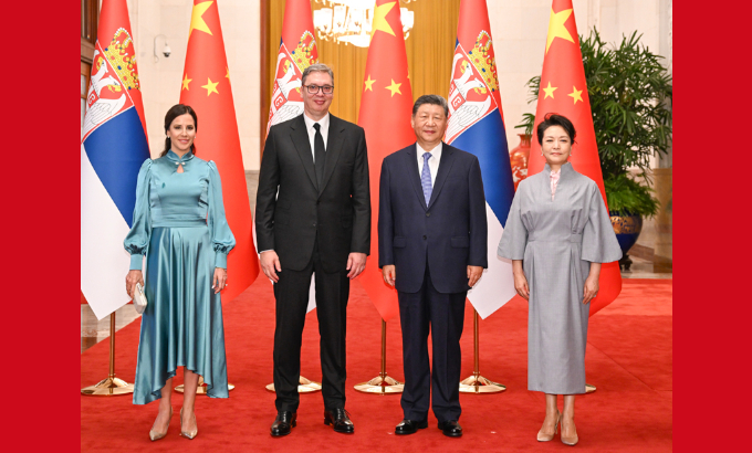 习近平同塞尔维亚总统武契奇会谈