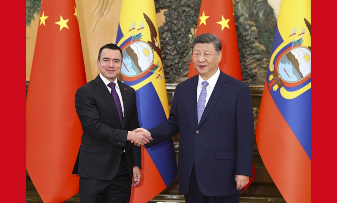 习近平会见厄瓜多尔总统诺沃亚