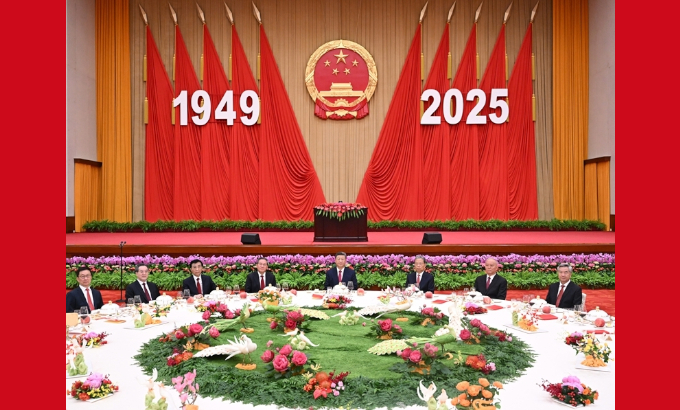 习近平等党和国家领导人出席庆祝中华人民共和国成立76周年招待会
