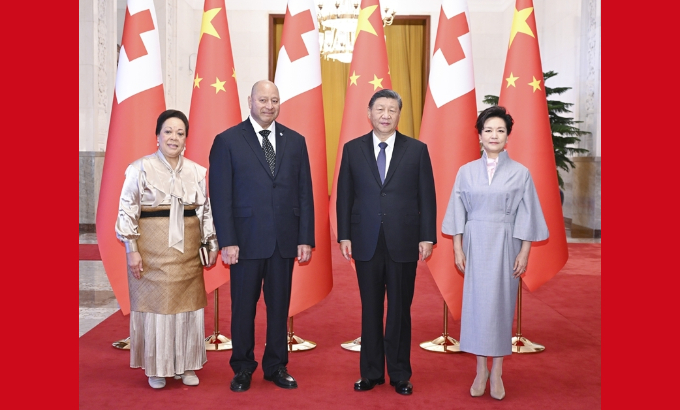 习近平会见汤加国王图普六世