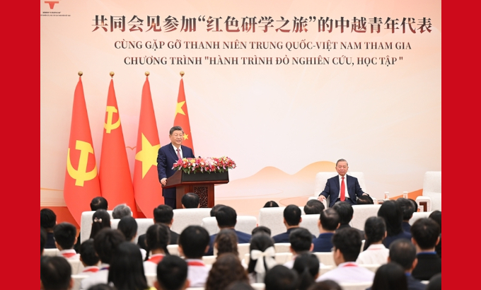 习近平同苏林共同会见中越青年代表