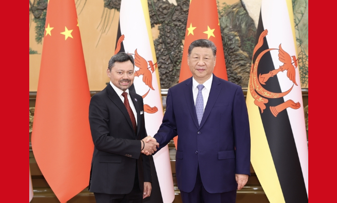 习近平会见文莱王储比拉