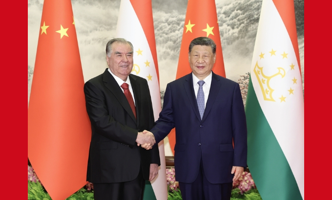 习近平同塔吉克斯坦总统拉赫蒙会谈